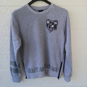 WT02 Gray Graphic Patch Crewneck Sweatshirt Medium